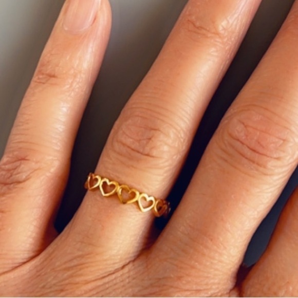 14k Gold Simple Eternity Heart Ring - Picture 12 of 13